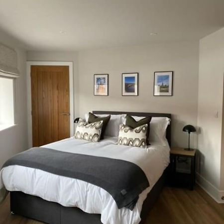 New Modern Studio Apartment Near To City Centre Salisbury Extérieur photo