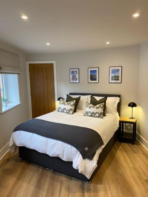 New Modern Studio Apartment Near To City Centre Salisbury Extérieur photo