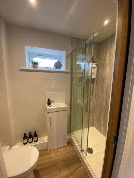 New Modern Studio Apartment Near To City Centre Salisbury Extérieur photo